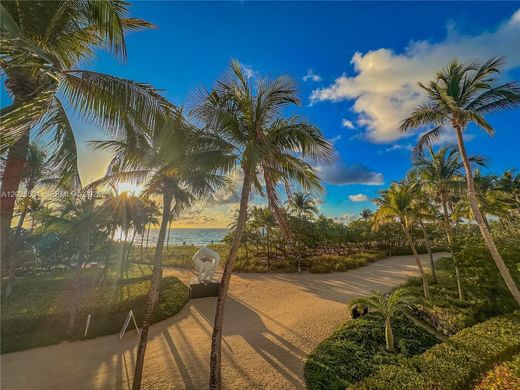 Residential complexes in Bal Harbour, Miami-Dade