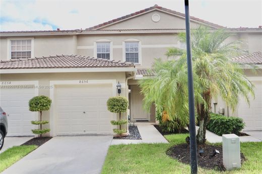 Αστικό ακίνητο σε Tamarac, Broward County