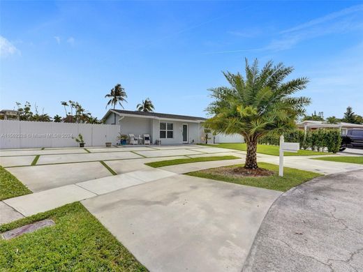 Villa - Hialeah, Miami-Dade County