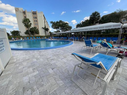 Residential complexes in Delray Beach, Palm Beach