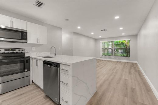 Residential complexes in Coral Springs, Broward County