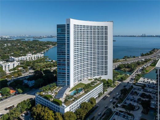 マイアミ, Miami-Dade Countyのアパートメント・コンプレックス