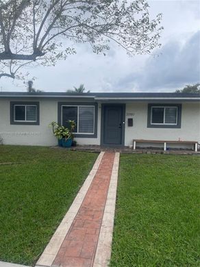 Villa Miami Gardens, Miami-Dade County