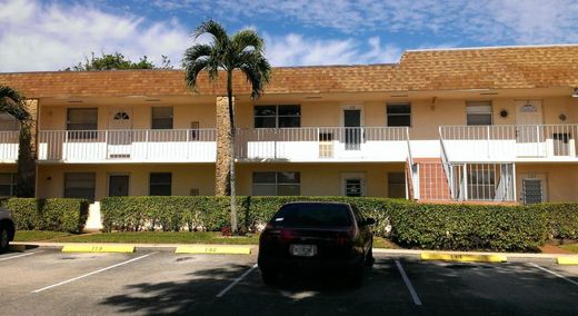 Residential complexes in Boca Raton, Palm Beach