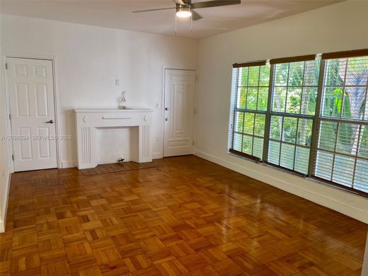 Residential complexes in Miami Beach, Miami-Dade