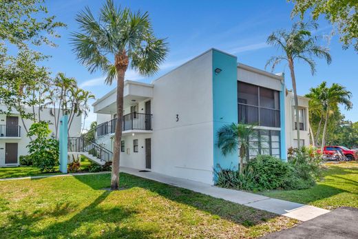 Residential complexes in Delray Beach, Palm Beach