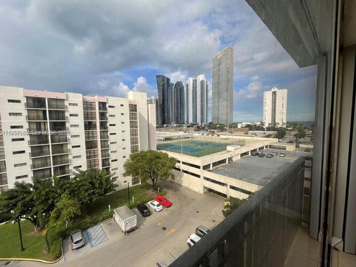 Residential complexes in Sunny Isles Beach, Miami-Dade