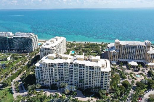 Residential complexes in Key Biscayne, Miami-Dade