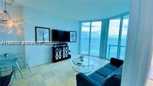 Residential complexes in Miami Beach, Miami-Dade