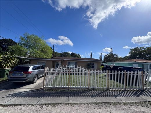 Villa in North Miami, Miami-Dade