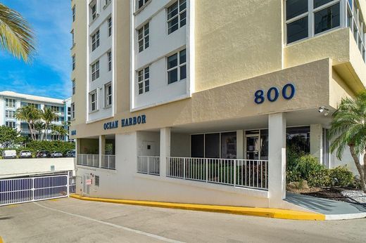 Residential complexes in Deerfield Beach, Broward County