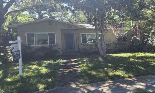 Villa in Gulfport, Pinellas County