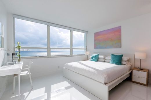 Residential complexes in Miami Beach, Miami-Dade