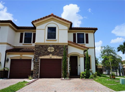 Townhouse in Hialeah, Miami-Dade