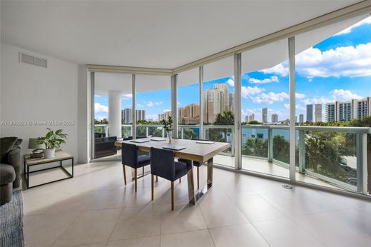 Aventura, Miami-Dade Countyのアパートメント・コンプレックス