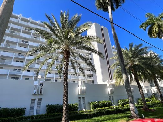 Residential complexes in Fort Lauderdale, Broward County