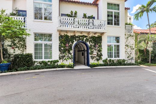 Residential complexes in Palm Beach, Florida