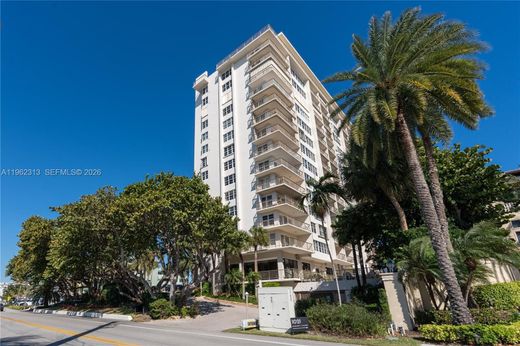 Residential complexes in Hillsboro Beach, Broward County