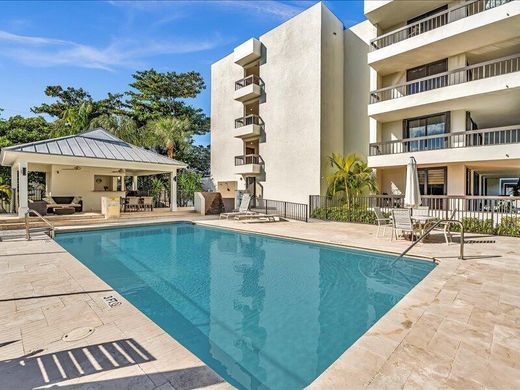 Residential complexes in Boca Raton, Palm Beach
