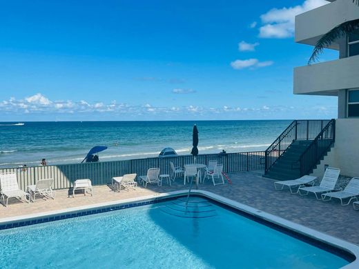 Residential complexes in Hillsboro Beach, Broward County