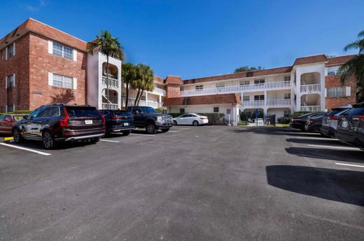 Residential complexes in Fort Lauderdale, Broward County