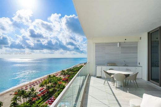 Residential complexes in Sunny Isles Beach, Miami-Dade