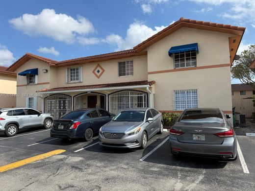 Complexes résidentiels à Hialeah, Comté de Miami-Dade