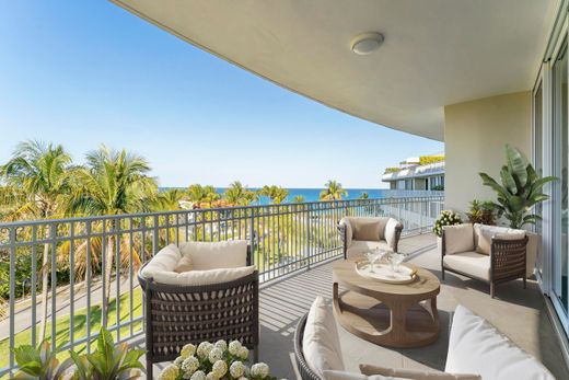 Residential complexes in Palm Beach, Florida