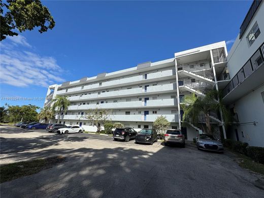 Residential complexes in Plantation, Broward County