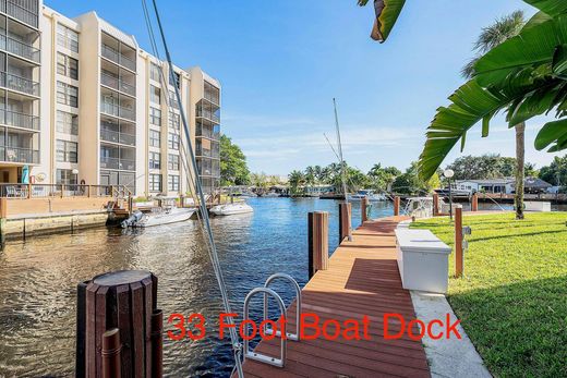 Residential complexes in Boca Raton, Palm Beach