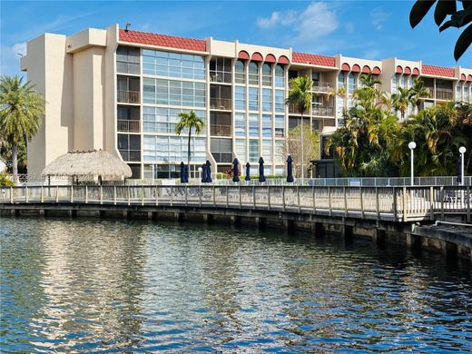 Residential complexes in Hallandale, Broward County