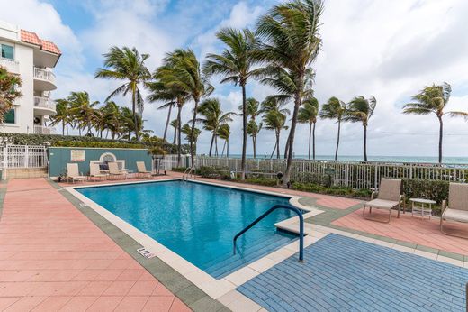 Residential complexes in Deerfield Beach, Broward County
