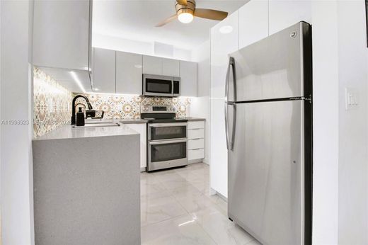 Residential complexes in Fort Lauderdale, Broward County