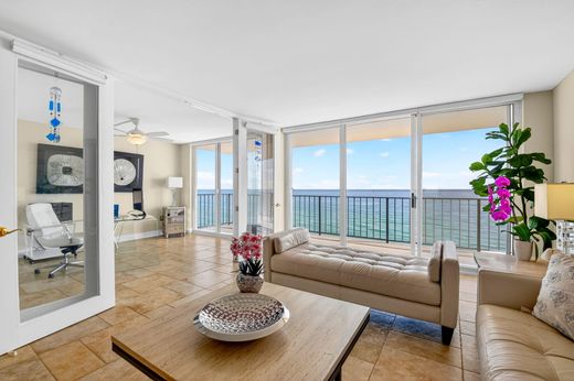 Residential complexes in Palm Beach, Florida