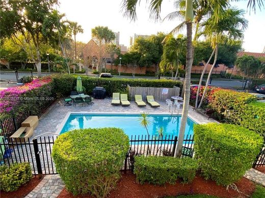 Residential complexes in Fort Lauderdale, Broward County