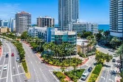 Residential complexes in Miami Beach, Miami-Dade