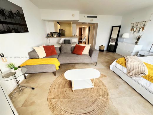 Residential complexes in Miami Beach, Miami-Dade