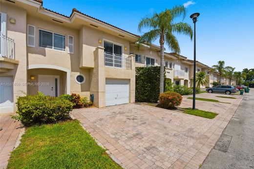Residential complexes in Miami, Miami-Dade