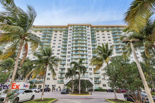 Sunny Isles Beach, Miami-Dade Countyのアパートメント・コンプレックス