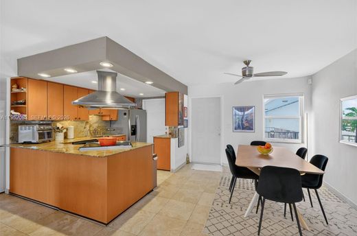 مجمع شقق ﻓﻲ Miami Beach, Miami-Dade County