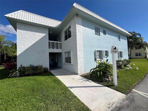 Residential complexes in Boca Raton, Palm Beach