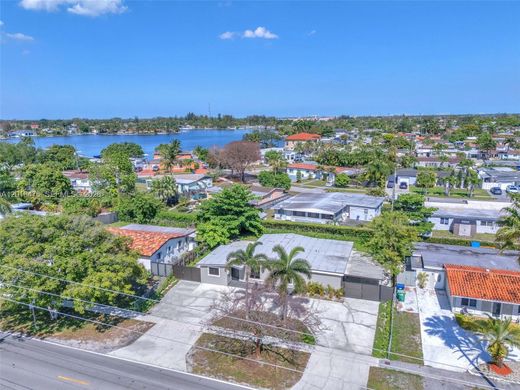 Willa w Hialeah, Miami-Dade County