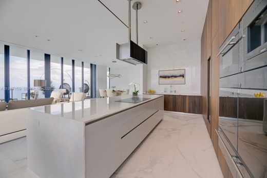 Complexes résidentiels à Sunny Isles Beach, Comté de Miami-Dade