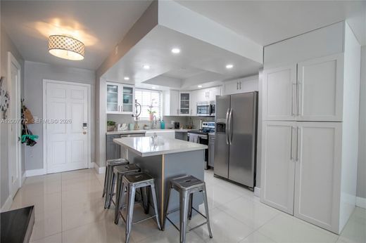 Townhouse in North Miami, Miami-Dade