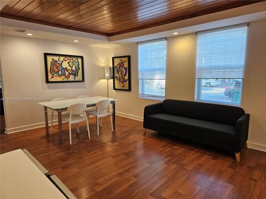 Residential complexes in Miami Beach, Miami-Dade