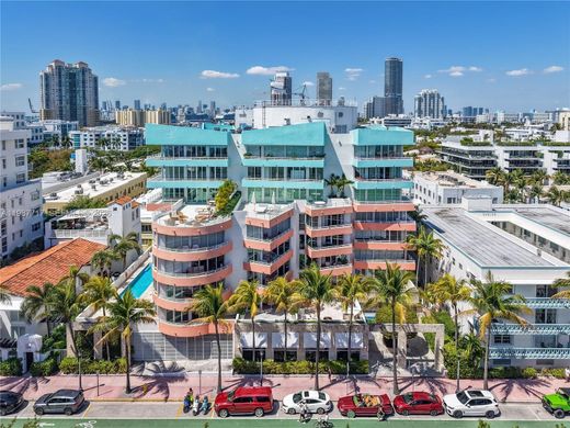 Residential complexes in Miami Beach, Miami-Dade