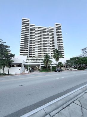 Residential complexes in Miami Beach, Miami-Dade