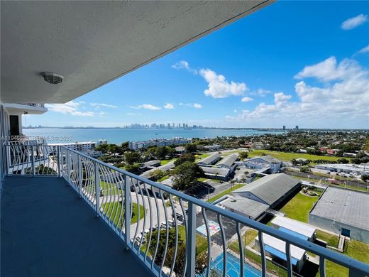 Residential complexes in North Bay Village, Miami-Dade