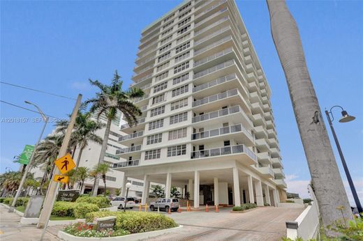 Residential complexes in Hollywood, Broward County
