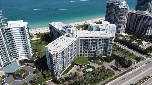 Residential complexes in Bal Harbour, Miami-Dade